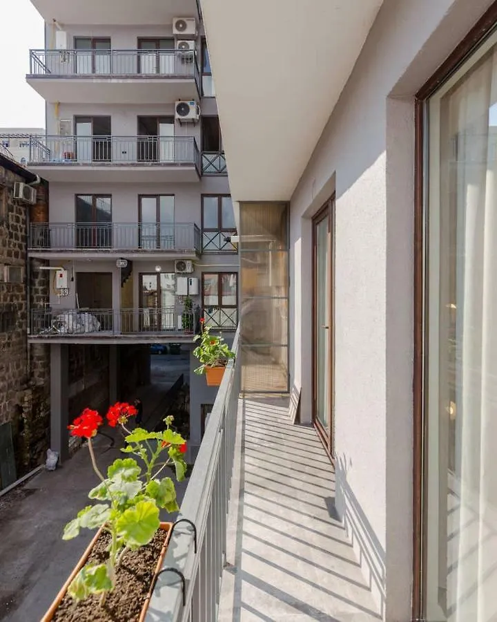 Wehost Apartment Near Piazza Batumi